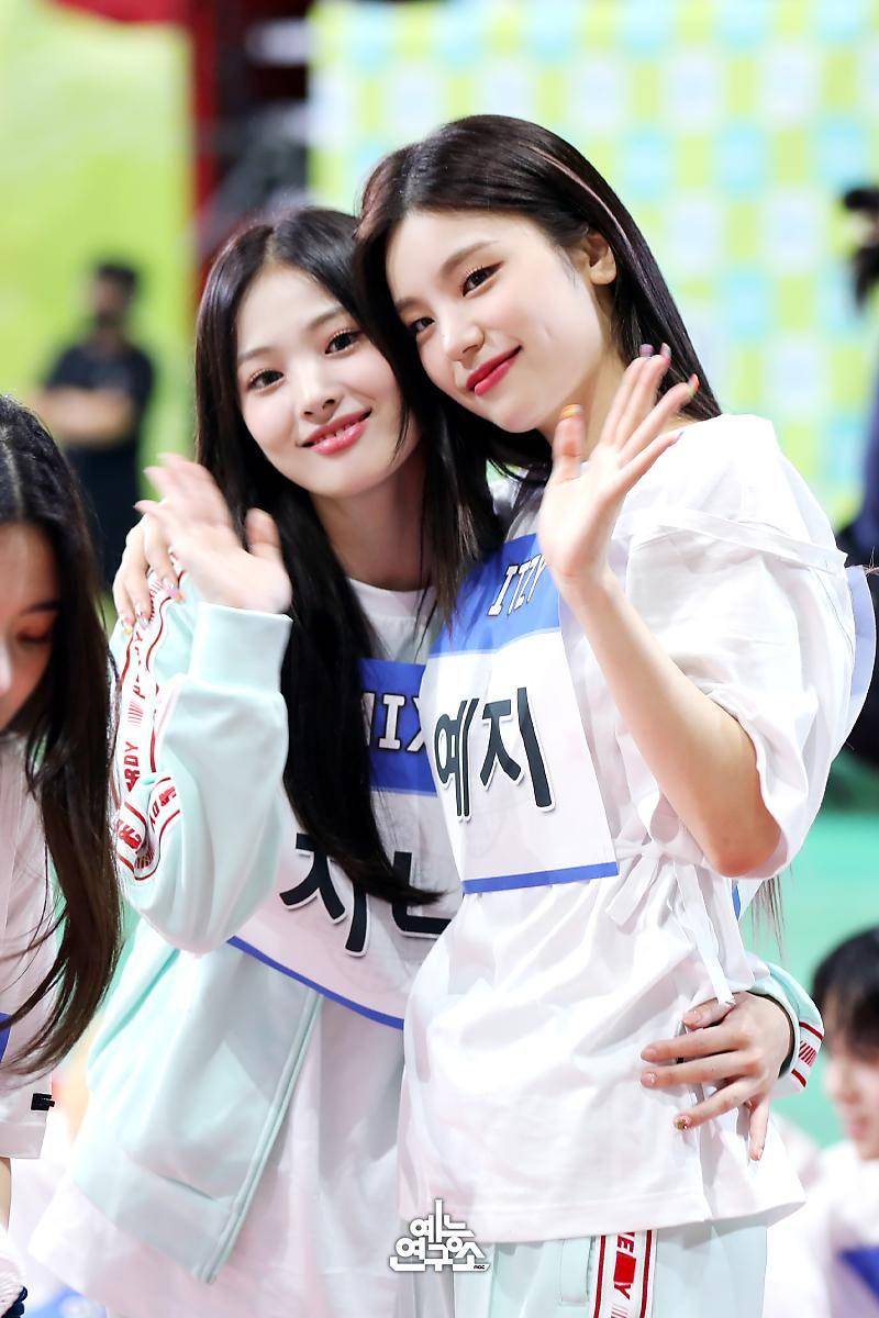 Jinni NMIXX dan Yeji ITZY (dok. MBC/Idol Star Athletics Championships)