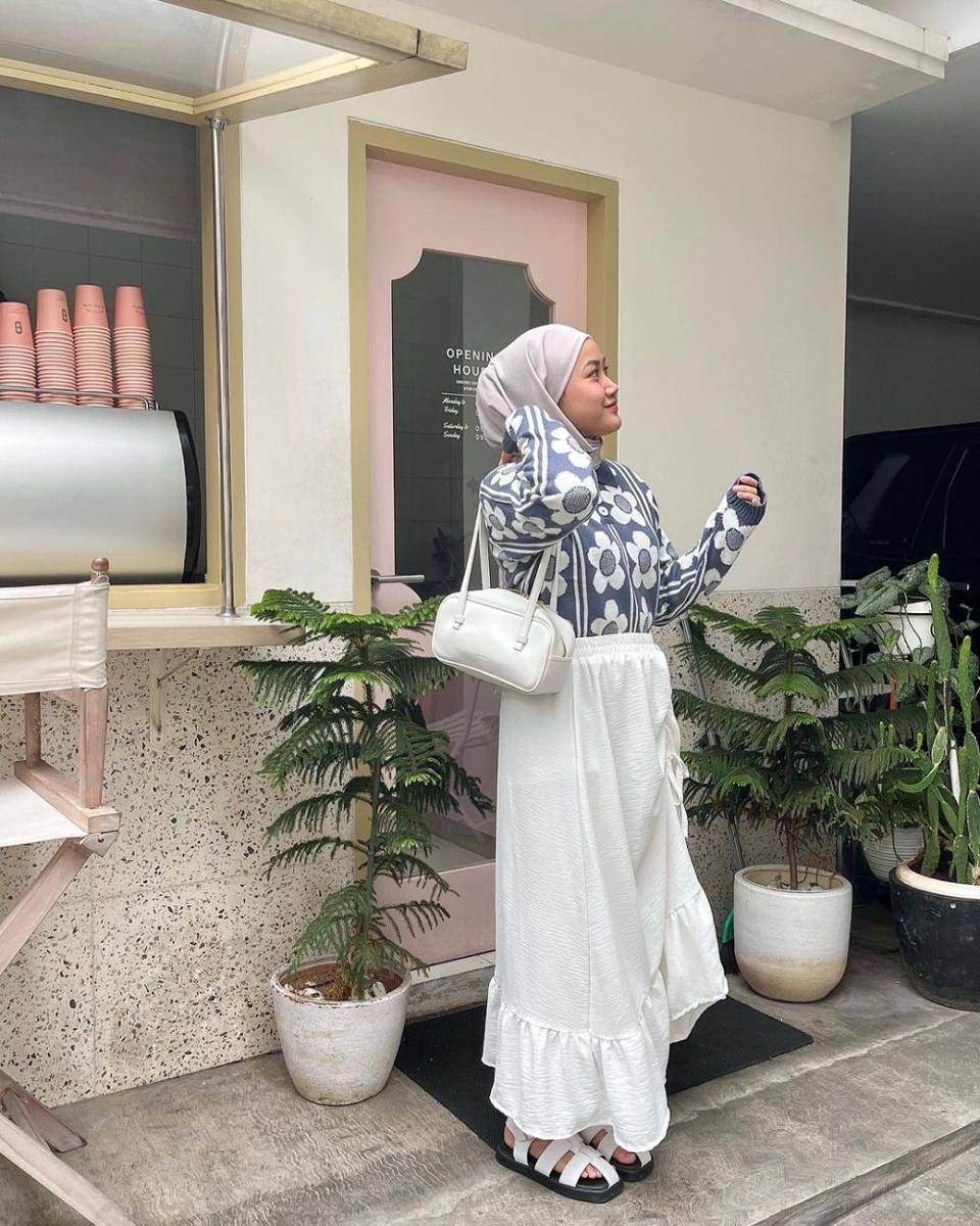 ragam rok kekinian ala Adinda Valda (instagram.com/adindavld)