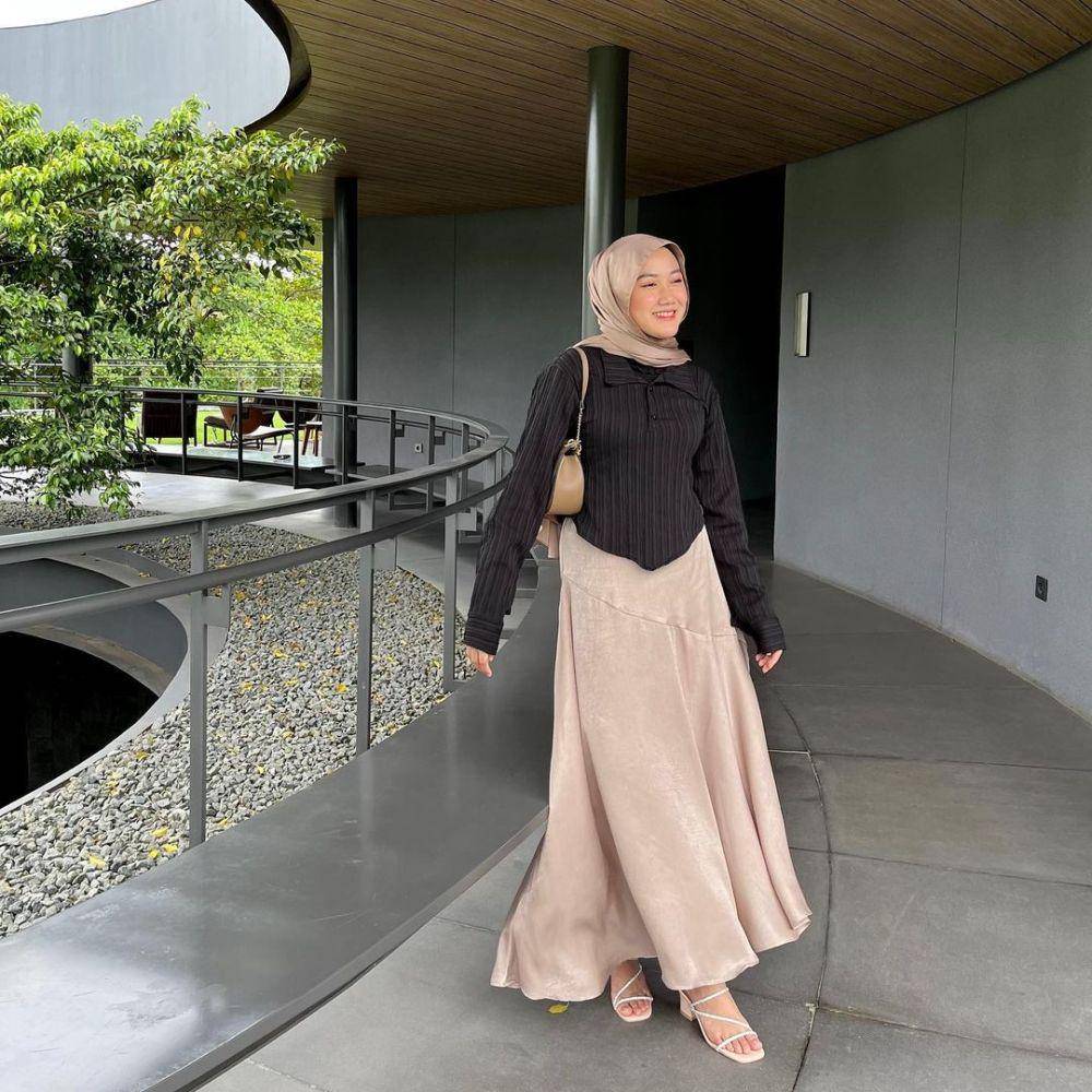 ragam rok kekinian ala Adinda Valda (instagram.com/adindavld)