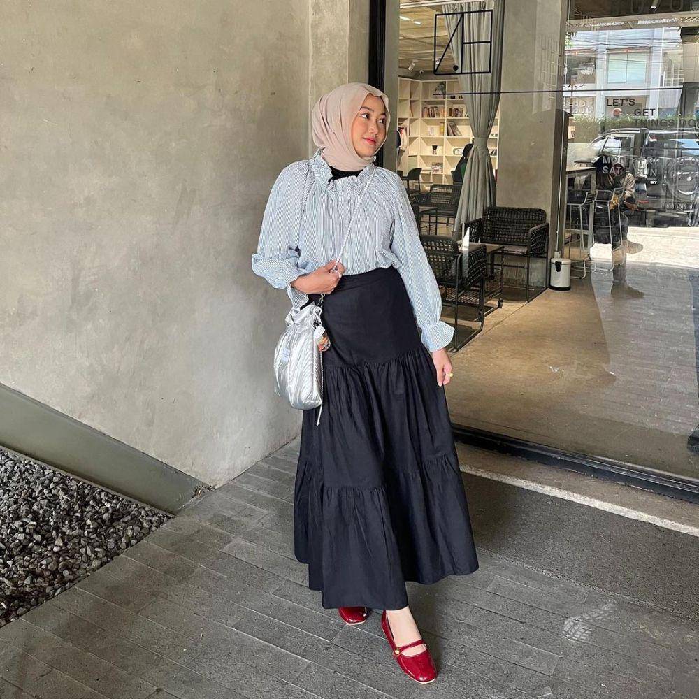 ragam rok kekinian ala Adinda Valda (instagram.com/adindavld)