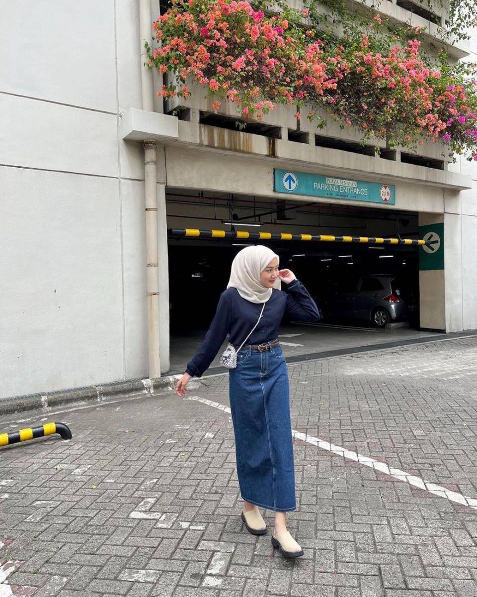 ragam rok kekinian ala Adinda Valda (instagram.com/adindavld)
