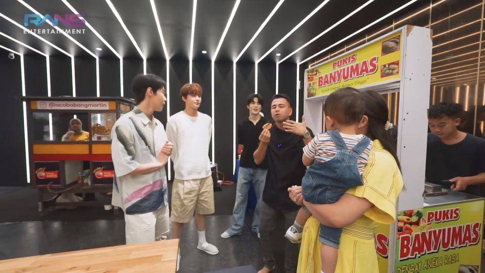 Raffi ajak member NCT makan di garasi (youtube.com/ransentertainment)