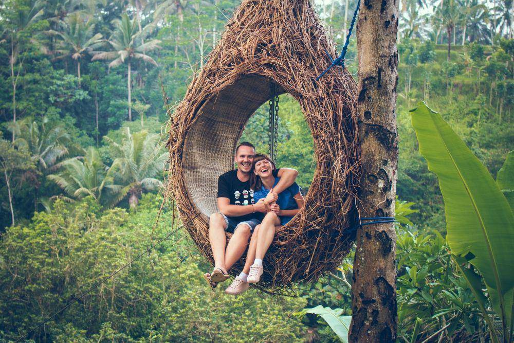 ilustrasi pasangan romantis (unsplash.com/Artem Beliaikin)