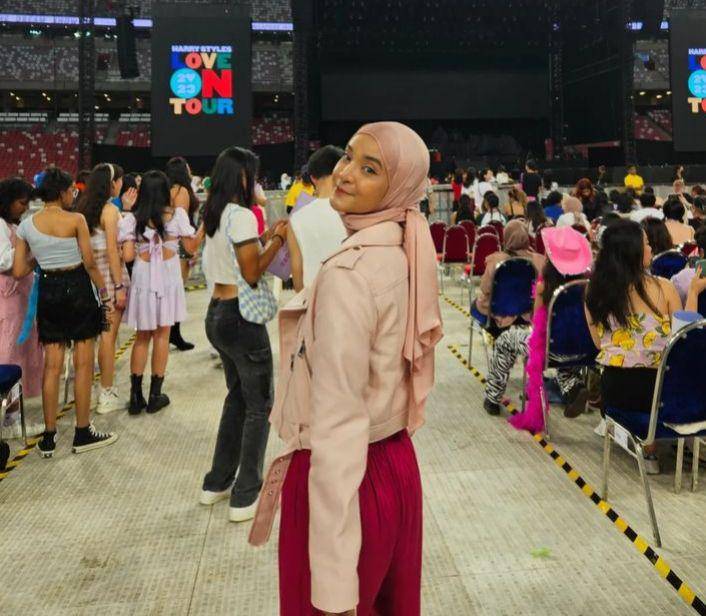 OOTD Hijab Style Simpel untuk Nonton Konser (instagram.com/nabilaishma)