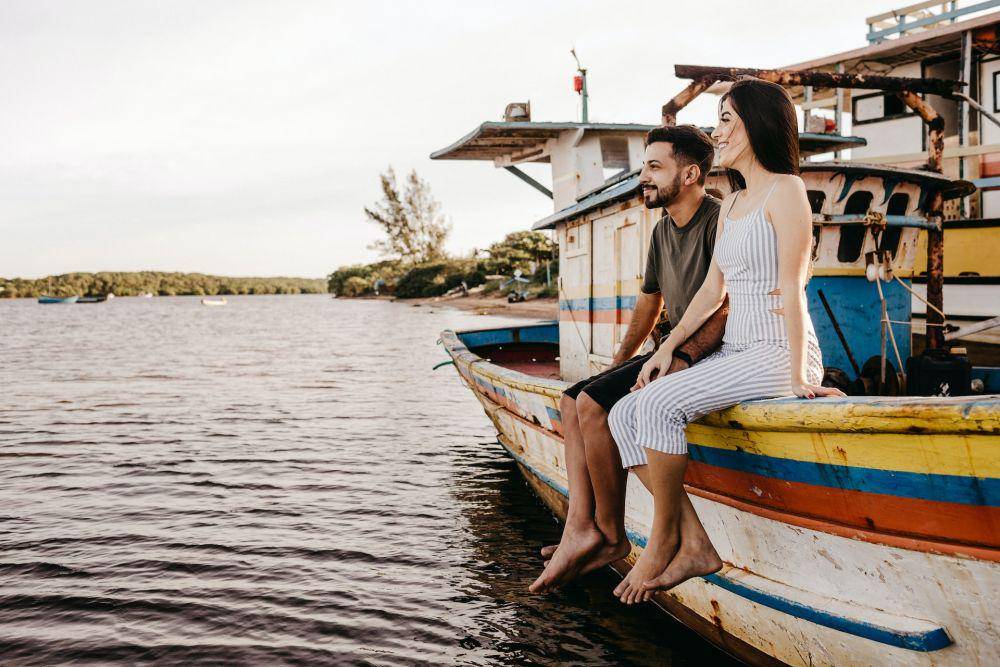 ilustrasi pasangan romantis (unsplash.com/Jonathan Borba)