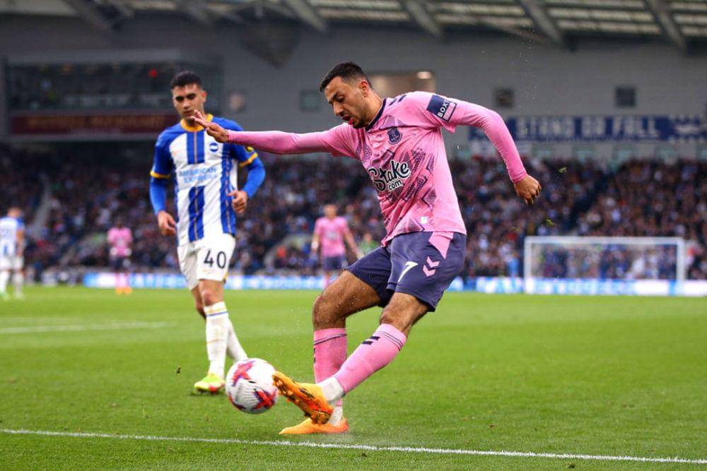 Dwight McNeil bermain bersama Everton. (twitter.com/Everton)
