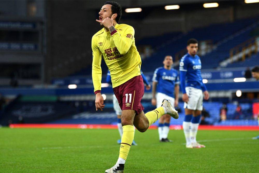 Dwight McNeil telah membela Burnley sejak tahun 2016. (twitter.com/BurnleyOfficial)