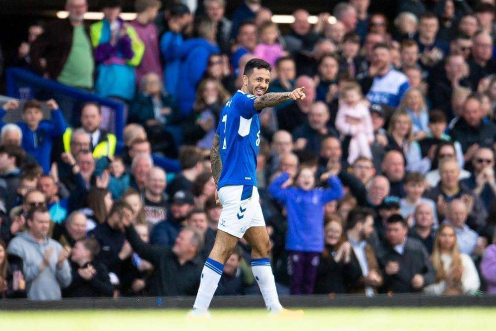 Dwight McNeil merupakan salah satu pemain versatile. (instagram.com/dwightmc99)