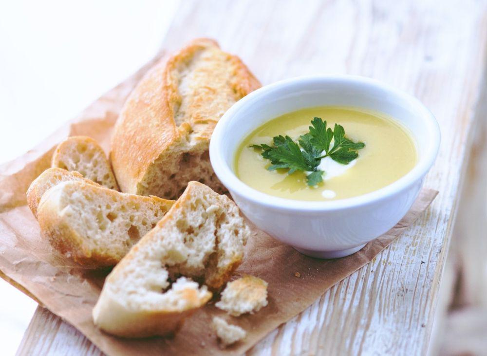 velvet celery soup (pexels.com/Kaboompics .com)