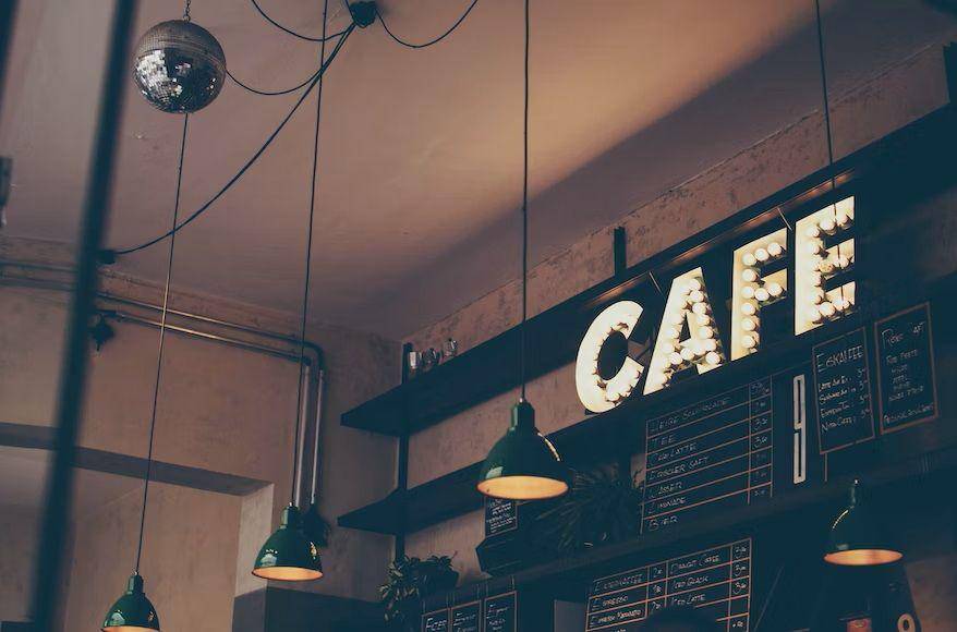 ilustrasi kafe (unsplash.com/Michał Parzuchowski)