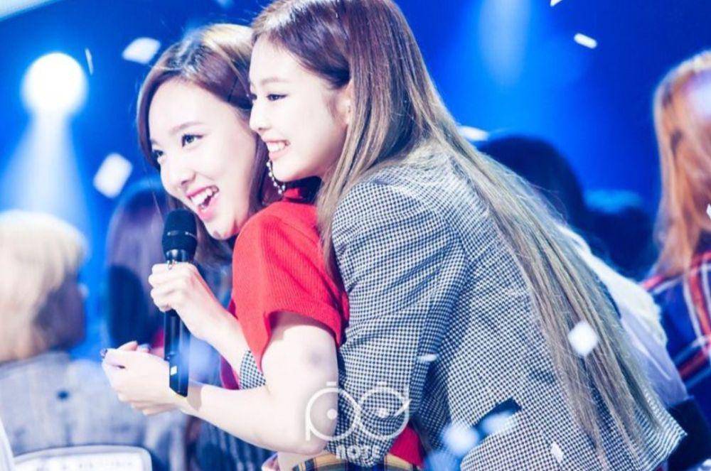 Nayeon TWICE dan Jennie BLACKPINK (sbs.co.kr)