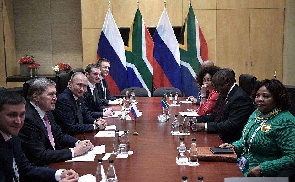 Delegasi Rusia bertemu delegasi Afrika Selatan selama KTT BRICS di Johannesburg, Afrika Selatan 26 Juli 2018. (dok.Kremlin/President of Russia)