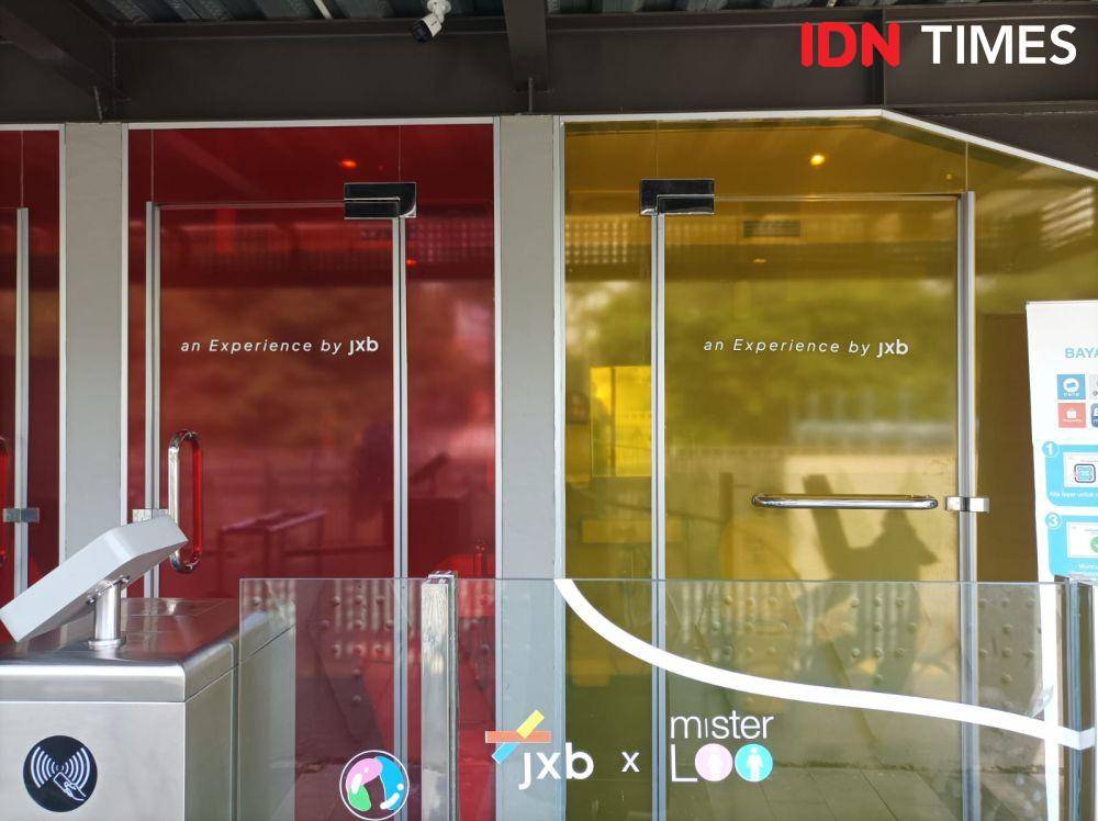 Potret toilet transparan di kawasan BNI City, Dukuh Atas, Jakarta Pusat. (IDN Times/Dini Suciatiningrum)