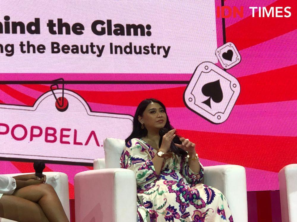 Beauty talk dengan Clarissa Putri dan Shima Parawathy berjudul 'Behind the Glam: Unveliling the Beauty Industry' di BeautyFest Asia 2023 pada Jumat (2/06/2023) di Ritz-Carlton Pacific Place (IDN Times/Nisa Zarawaki)