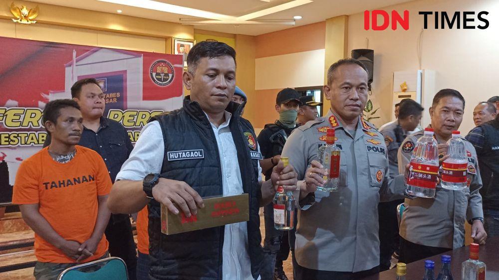 Polisi Ciduk Truk Miras-Rokok Ilegal asal China di Makassar