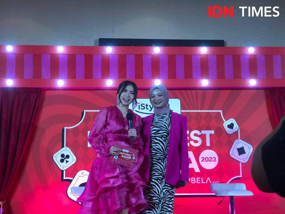 Beauty talk dengan Cyntia Ucing berjudul 'Beauty Activism: Making a Difference'' di BeautyFest Asia 2023 pada Jumat (2/06/2023) di Ritz-Carlton Pacific Place (IDN Times/Nisa Zarawaki)