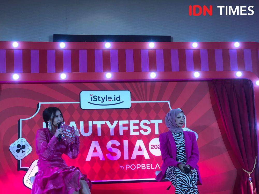 Beauty talk dengan Cyntia Ucing berjudul 'Beauty Activism: Making a Difference'' di BeautyFest Asia 2023 pada Jumat (2/06/2023) di Ritz-Carlton Pacific Place (IDN Times/Nisa Zarawaki)