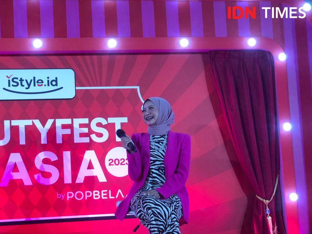 Beauty talk dengan Cyntia Ucing berjudul 'Beauty Activism: Making a Difference'' di BeautyFest Asia 2023 pada Jumat (2/06/2023) di Ritz-Carlton Pacific Place (IDN Times/Nisa Zarawaki)