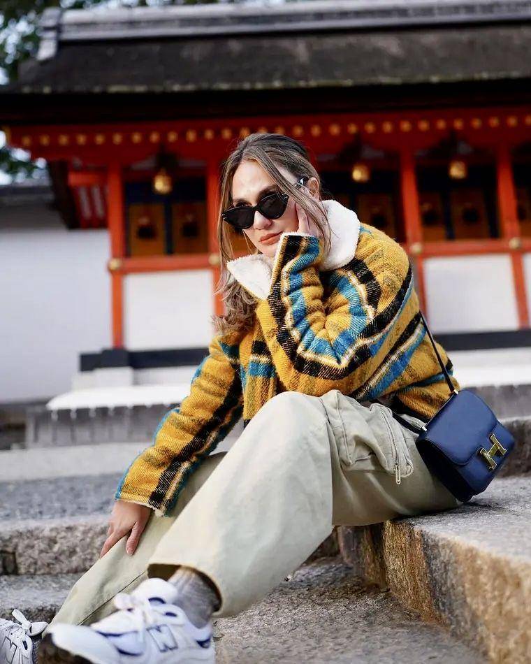OOTD travelling ala Luna Maya (instagram.com/lunamaya)
