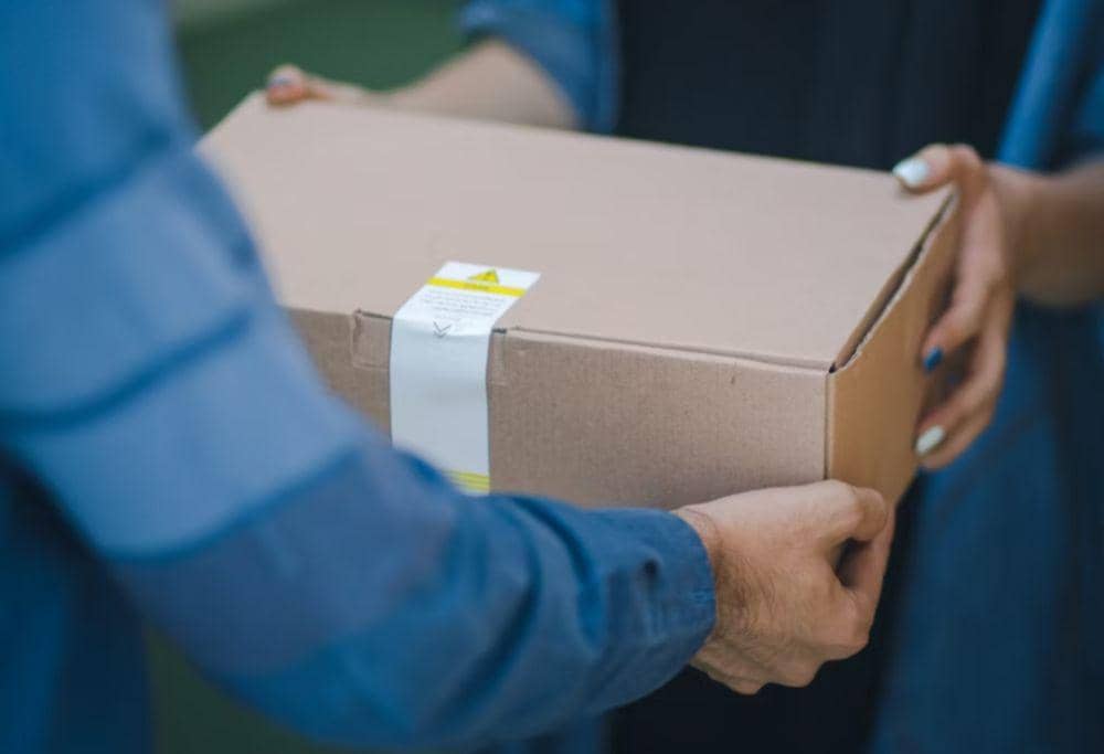 Ilustrasi paket(unsplash.com/@rosebox)