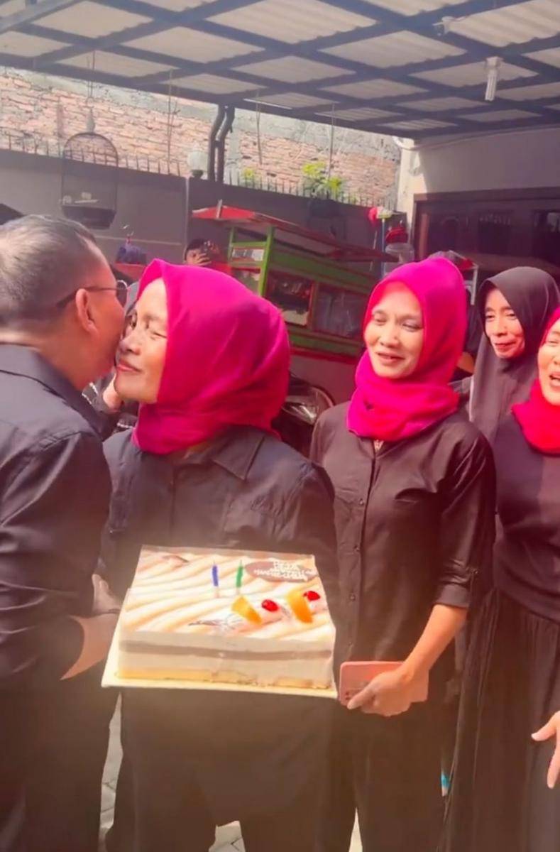 ulang tahun Ayah Ayu Ting Ting (Instagram.com/mom_ayting92_)