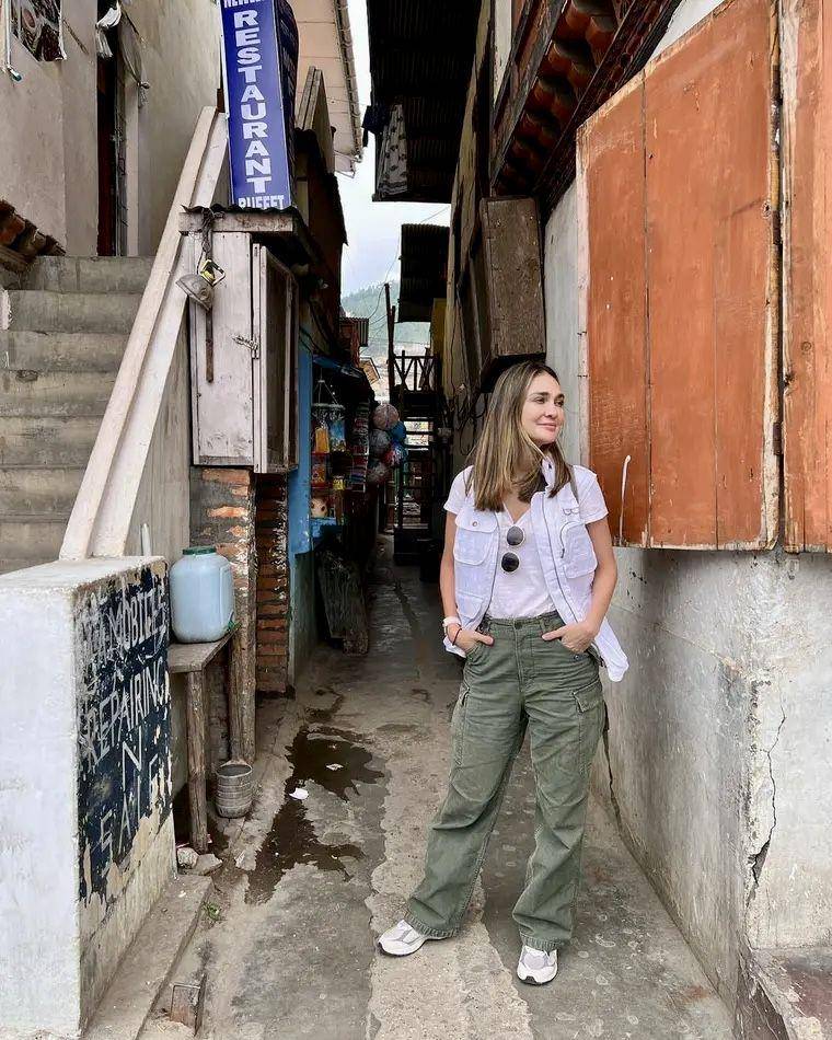 OOTD travelling ala Luna Maya (instagram.com/lunamaya)