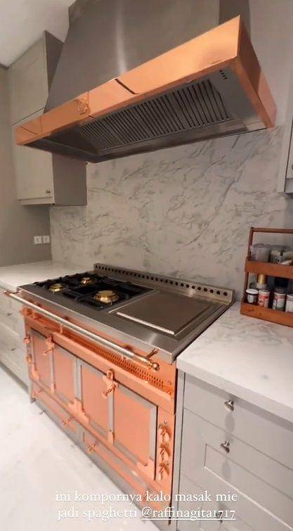 potret Fuji review rumah baru Raffi Ahmad (instagram.com/fuji_an)