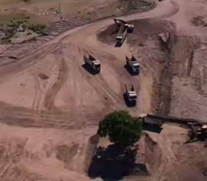 Proses pembangunan Bandara Kiantar di Kabupaten Sumbawa Barat milik PT AMNT. (dok. Istimewa)