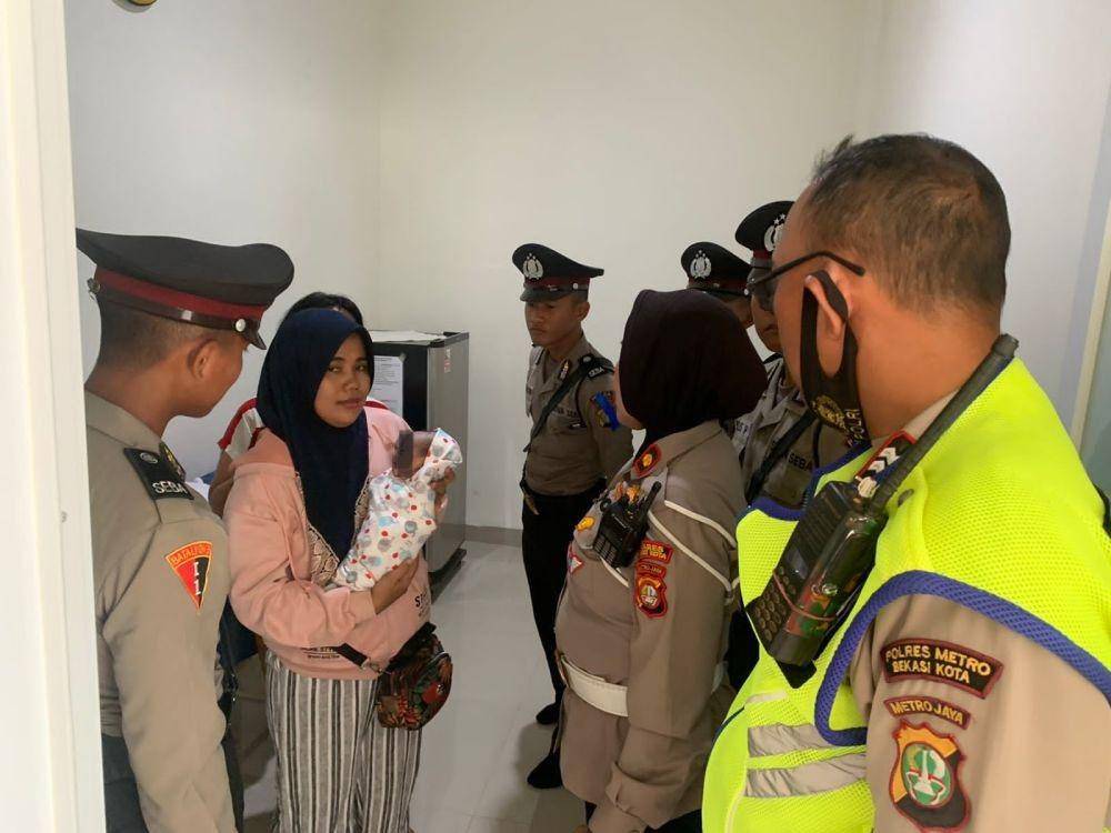Bayi Laki-laki di Bekasi Ditemukan di Tempat Sampah. (Dokumen Polsek Bekasi Timur)