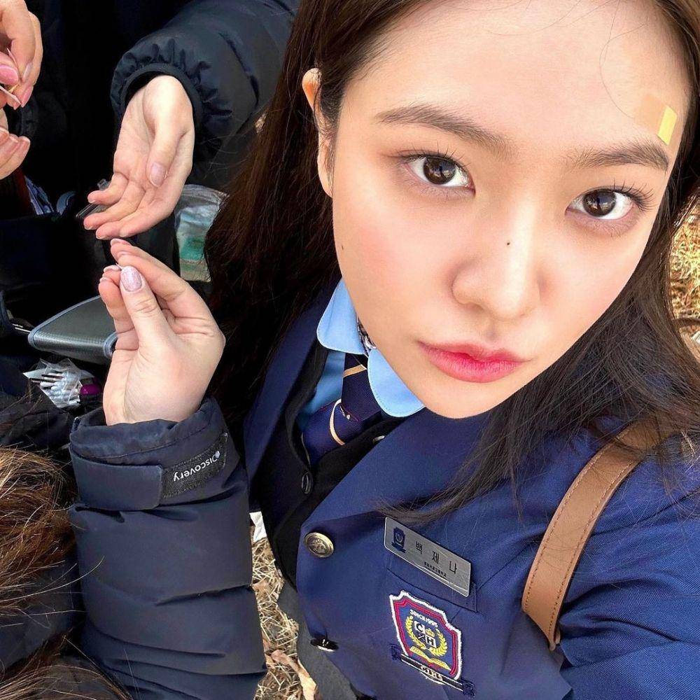 Yeri Red Velvet sebagai Baek Je Na di Bitch X Rich (instagram.com/yerimiese)