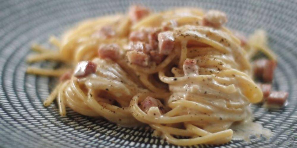 Spaghetti carbonara french version. (YouTube.com/Recipe30)