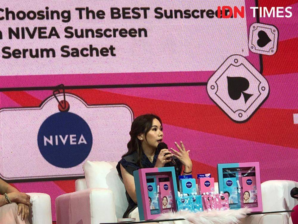 Beauty talk bersama Tessa Indira dan Abel Cantika bertemakan '(New Launch) Choosing the Best Sunscreen with NIVEA Sunscreen Serum Sachet' di Ritz-Carlton Pacific Place pada Sabtu (3/06/2023). (IDN Times/Nisa Zarawaki)