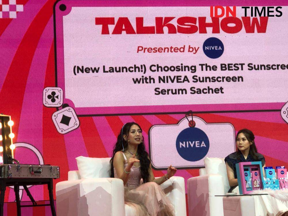 Beauty talk bersama Tessa Indira dan Abel Cantika bertemakan '(New Launch) Choosing the Best Sunscreen with NIVEA Sunscreen Serum Sachet' di Ritz-Carlton Pacific Place pada Sabtu (3/06/2023). (IDN Times/Nisa Zarawaki)