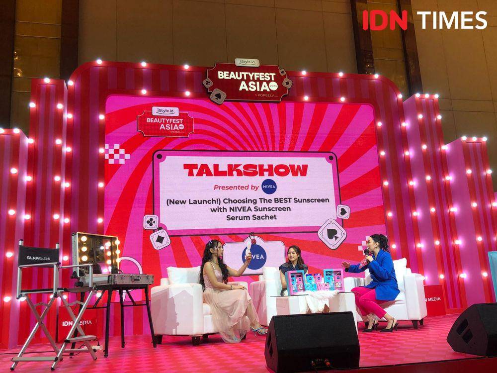 Beauty talk bersama Tessa Indira dan Abel Cantika bertemakan '(New Launch) Choosing the Best Sunscreen with NIVEA Sunscreen Serum Sachet' di Ritz-Carlton Pacific Place pada Sabtu (3/06/2023). (IDN Times/Nisa Zarawaki)