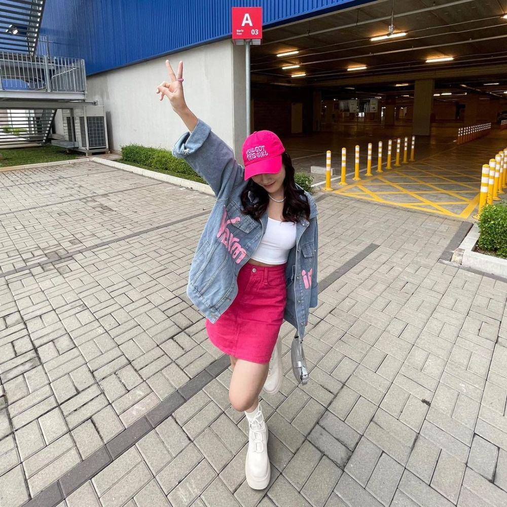 inspirasi outfit rok selebgram Nazwa Adinda (instagram.com/nazwaadinda_)
