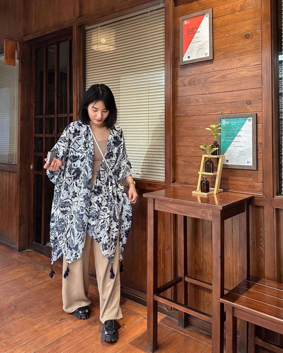 ide padu padan outfit floral ala Jesica Ceren (instagram.com/jesicaceren)