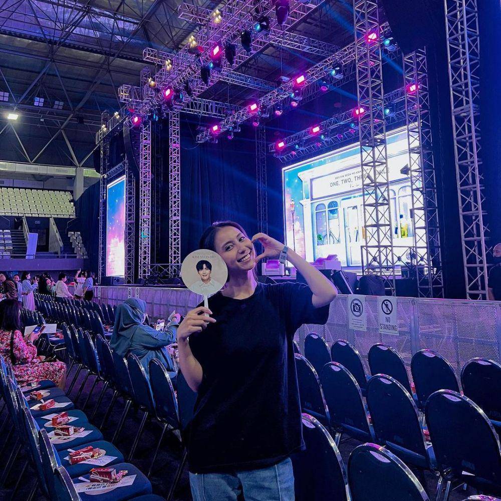 momen Clairine Christabel nonton fanmeeting Kim Seon Ho (instagram.com/clairineclay)