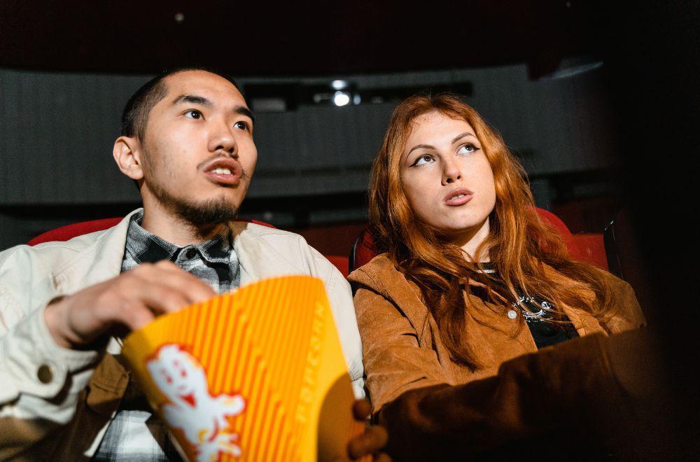 5 Kesalahan Wajib Dihindari saat Nonton Bersama Keluarga