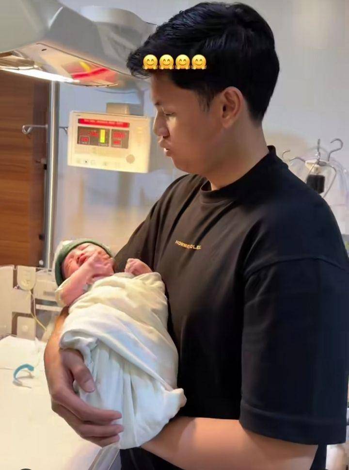 Momen Persalinan Anak Pertama Ibnu Wardani (Instagram.com/ibnuwardani)