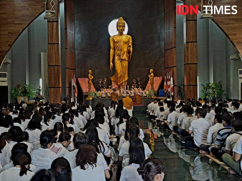 Potret Perayaan Waisak di Vihara Terbesar Surabaya