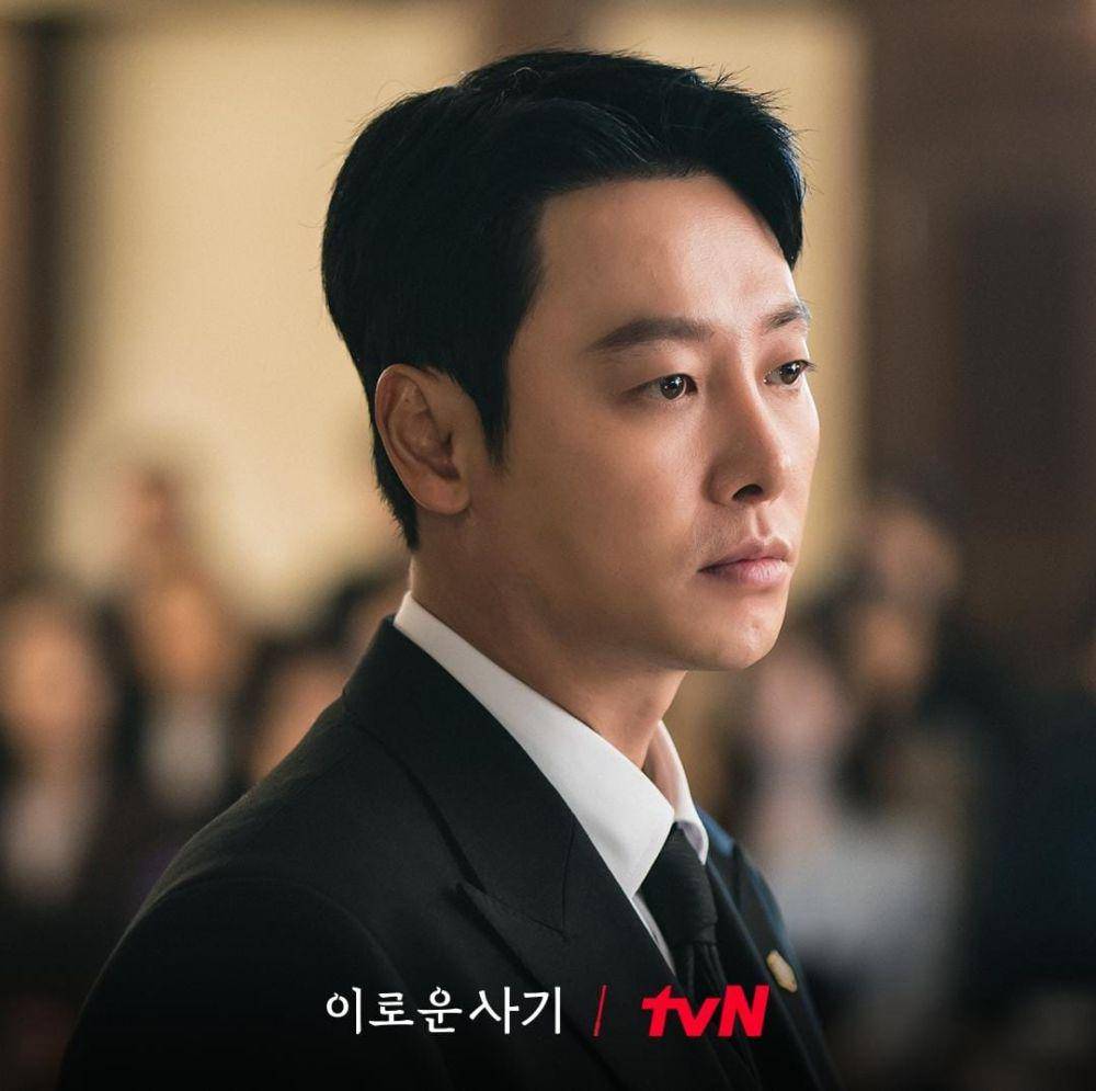 Kim Dong Wook di drama Delightfully Deceitful (instagram.com/tvn_drama)
