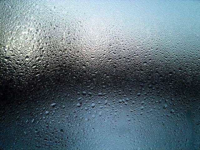 ilustrasi kaca buram (pexels.com/Aleksandr Slobodianyk)