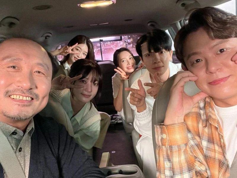 10 Potret Pemain Drakor Oh! Young Shim di Balik Layar, Akrab!