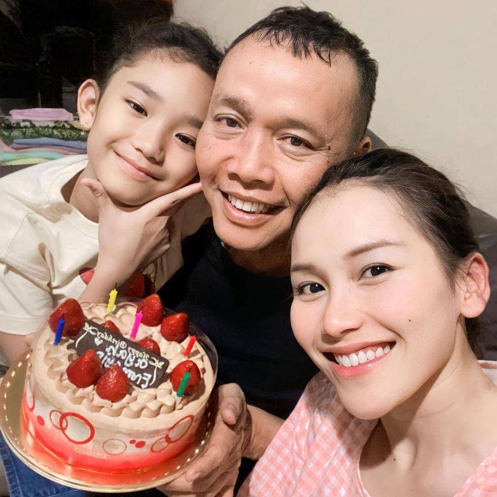 potret perayaan ulang tahun ayah Ayu Ting Ting (instagram.com/ayutingting92)