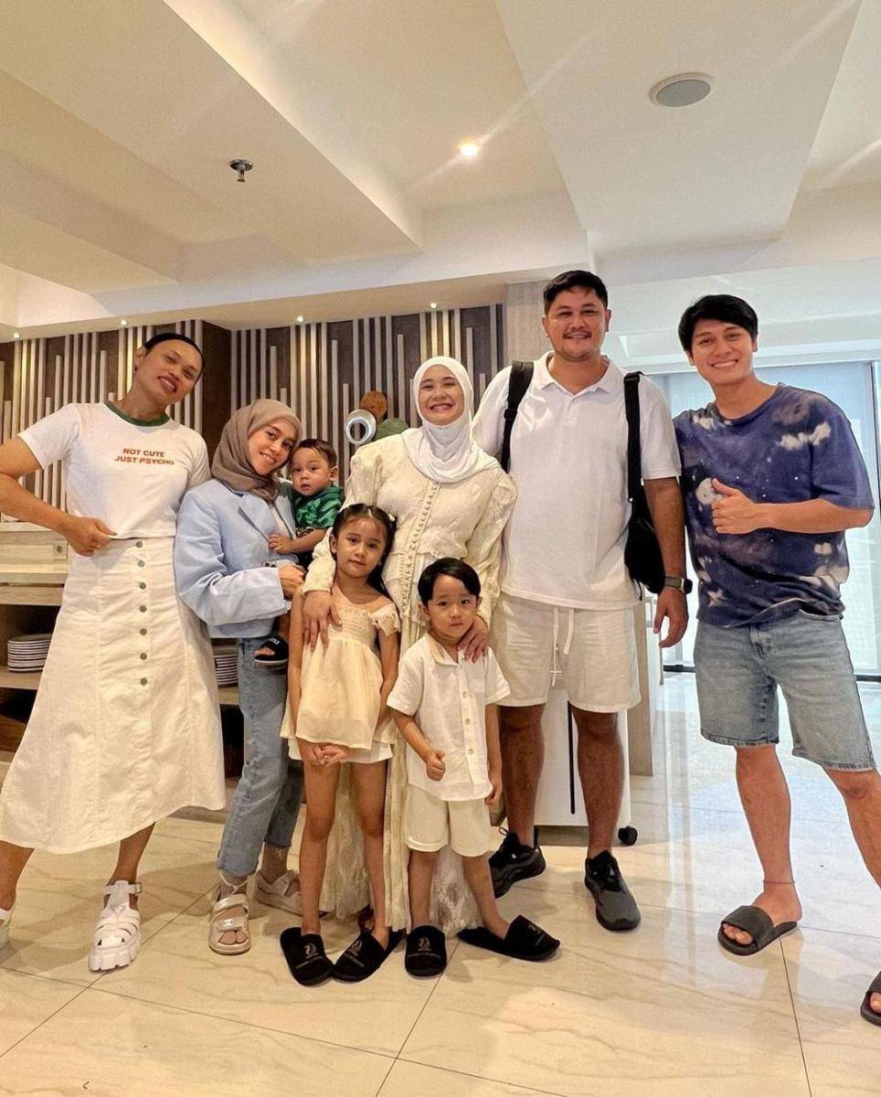 potret Ryana Dea da keluarga (instagram.com/ryana_dea)