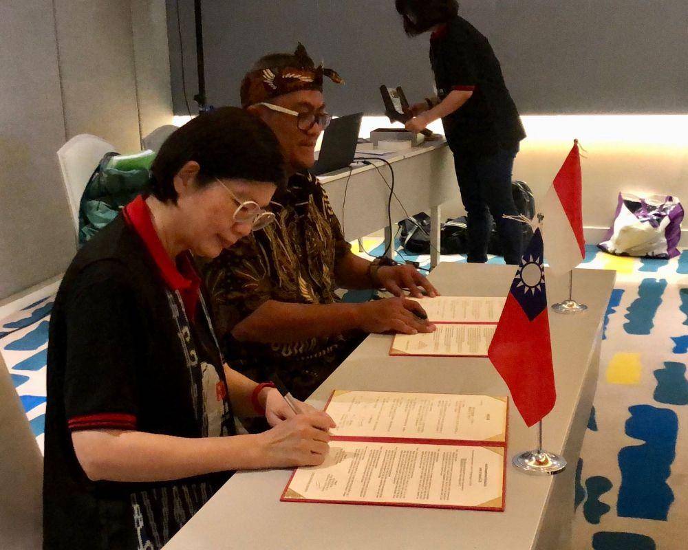Radio Taiwan Internasional (Rti) menandatangani Letter of Intent (LOI) bersama dengan media digital multi platform, METRUM yang berbasis di Bandung, Jawa Barat. (dok. Rti)