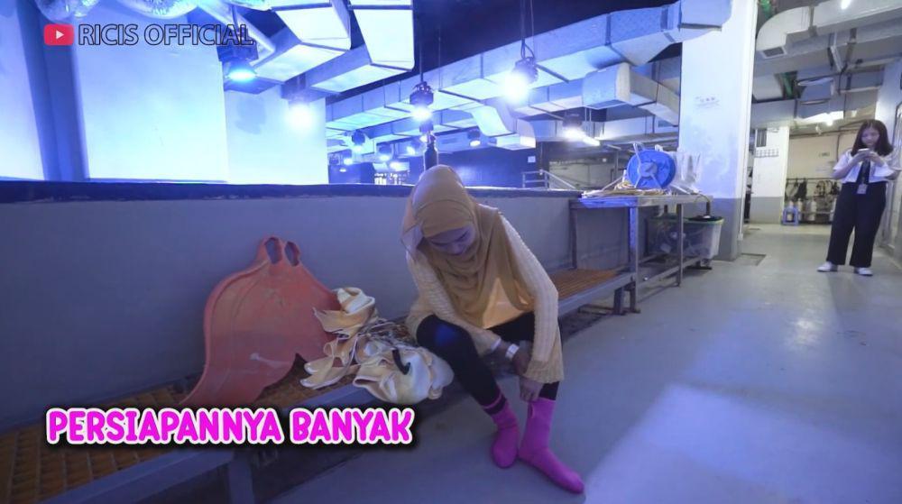 Ricis jadi putri duyung (YouTube.com/Ricis Official)