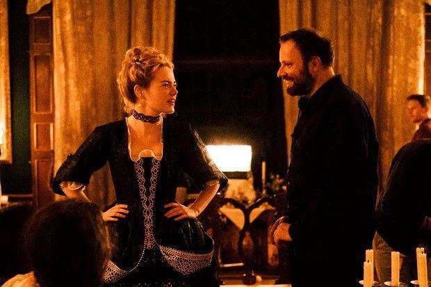 Emma Stone dan sutradara Yorgos Lanthimos di lokasi syuting The Favorite (Dok. Element Pictures)