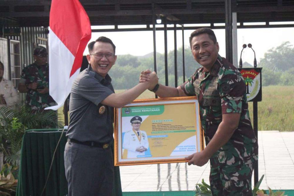 Kontribusi Pemerintah Jabar untuk Memperbaiki Alam, Tanam Pohon!