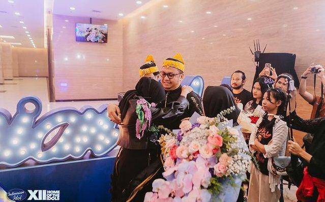 Perform Salma Idol dan orangtuanya (instagram.com/indonesianidolid)